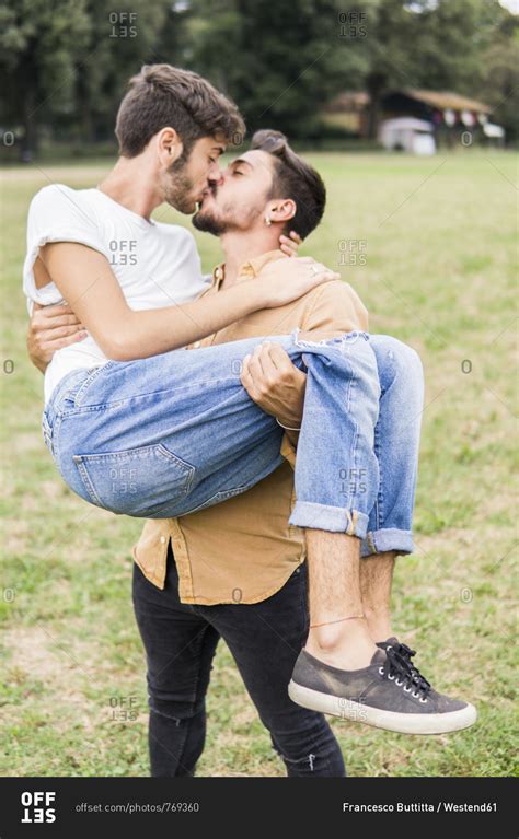 gay men kissing